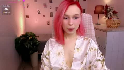 Snapshot of naomiyoru chatting on 4, 4, 2026 Naomi online show from 4, 4, 2026