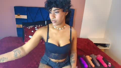 Snapshot of naomy__smith__ chatting on 4, 4, 2026 N A O M Y online show from 4, 4, 2026