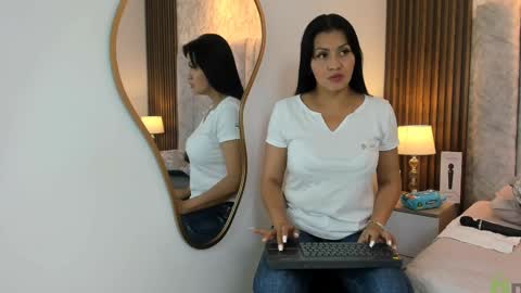 Naomy Smith online show from 5, 3, 2025