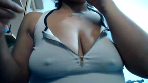 Snapshot of naomylux1 chatting on 28, 6, 2026 naomylux1 online show from 28, 6, 2026