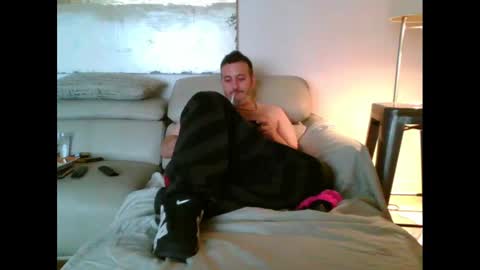 Snapshot of nassobout chatting on 13, 10, 2025 nassobout online show from 13, 10, 2025