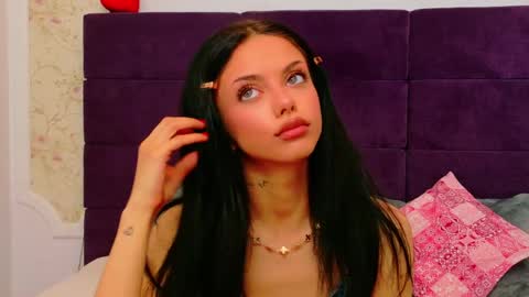 Snapshot of nataliacroft chatting on 5, 4, 2026 nataliacroft online show from 5, 4, 2026