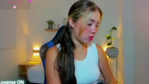 Snapshot of nataly_rodri chatting on 5, 8, 2026 Nataly online show from 5, 8, 2026