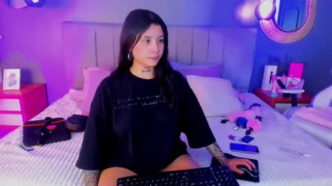 nathalia stone  online show from 16, 6, 2026