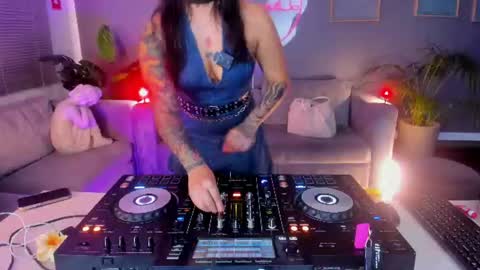 nathalia stone  online show from 27, 6, 2026