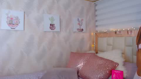 Nathalie Rose online show from 21, 11, 2025