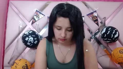 Snapshot of nathaly_low chatting on 23, 10, 2025 nathaly low online show from 23, 10, 2025