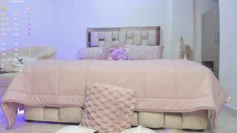 Snapshot of nathaly_star04 chatting on 8, 1, 2025 online show from 8, 1, 2025