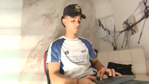 Snapshot of nathan_shimmer chatting on 1, 11, 2025 nathan_shimmer online show from 1, 11, 2025