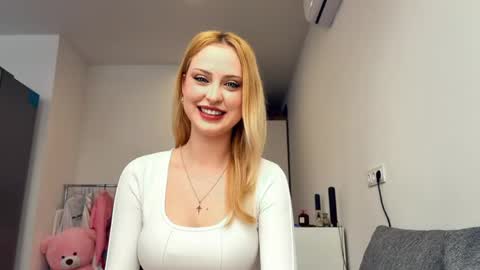 Snapshot of natishaelliston chatting on 30, 4, 2026 Mia online show from 30, 4, 2026