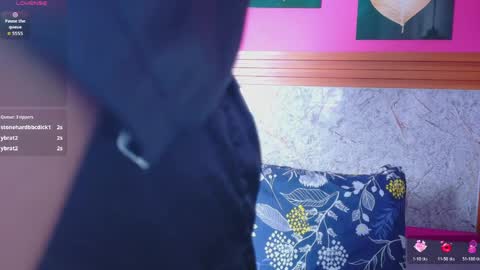 Snapshot of naturaltitss_ chatting on 12, 4, 2026 Gwen online show from 12, 4, 2026