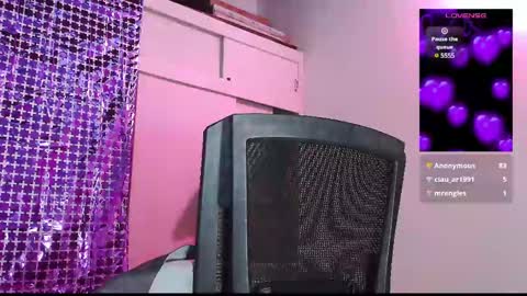 Snapshot of naughty_em_17 chatting on 10, 3, 2025 Em  please help me reach 100 thumbs up 3 online show from 10, 3, 2025