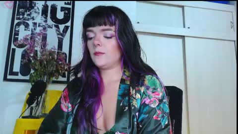 Snapshot of naughty_em_17 chatting on 21, 4, 2026 Em please help me reach 100 thumbs up 3 online show from 21, 4, 2026