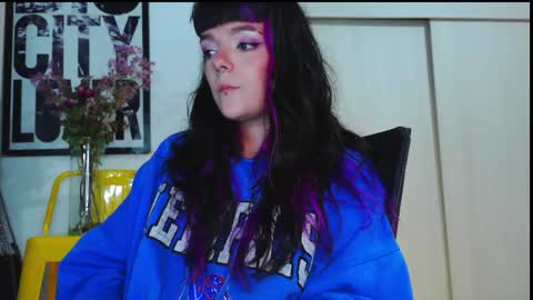 Snapshot of naughty_em_17 chatting on 26, 4, 2026 Em please help me reach 100 thumbs up 3 online show from 26, 4, 2026
