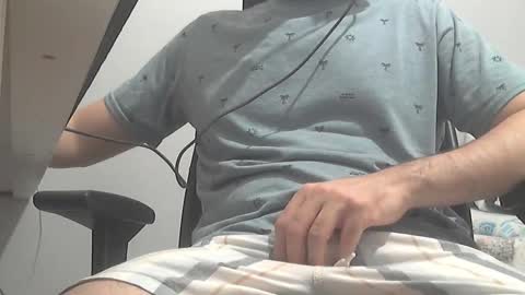 Snapshot of naughty_enzo chatting on 19, 12, 2025 Enzo online show from 19, 12, 2025