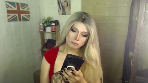 Snapshot of naughty_kim20 chatting on 18, 10, 2025 alexa online show from 18, 10, 2025