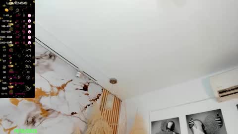 Snapshot of naughty_lizeth chatting on 19, 10, 2025 lizeth online show from 19, 10, 2025