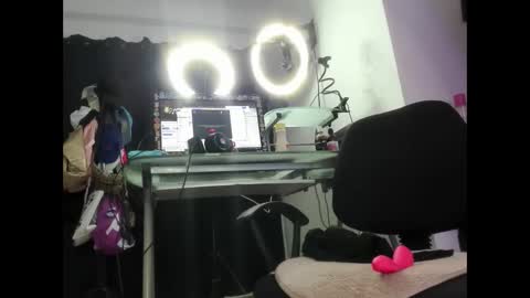 Snapshot of naughty_milf89 chatting on 11, 4, 2026 Alicia online show from 11, 4, 2026