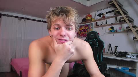 Snapshot of naughty_nik43 chatting on 28, 1, 2025 Nik online show from 28, 1, 2025