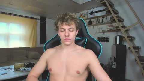 Snapshot of naughty_nik43 chatting on 23, 2, 2025 Nik online show from 23, 2, 2025