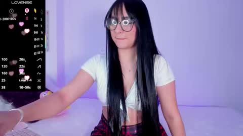 Snapshot of naughtybunnyy_1 chatting on 15, 10, 2025      online show from 15, 10, 2025