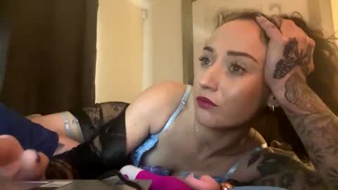 Snapshot of naughtycoupleweare chatting on 25, 7, 2026 naughtycoupleweare online show from 25, 7, 2026