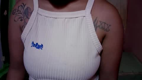 Snapshot of naughtymom_33 chatting on 3, 11, 2025 naughtymom_33 online show from 3, 11, 2025