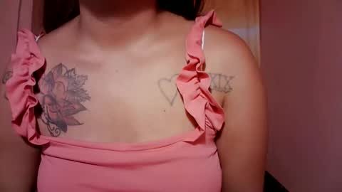 Snapshot of naughtymom_33 chatting on 18, 11, 2025 naughtymom_33 online show from 18, 11, 2025