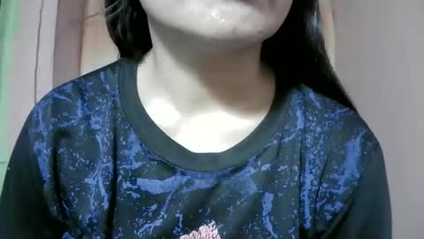 Snapshot of naughtymom_33 chatting on 27, 11, 2025 naughtymom_33 online show from 27, 11, 2025