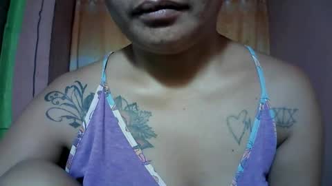 Snapshot of naughtymom_33 chatting on 28, 11, 2025 naughtymom_33 online show from 28, 11, 2025