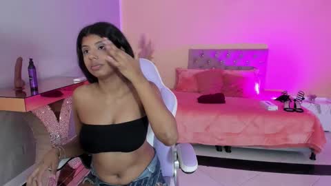 Snapshot of naugthy_brunette_ chatting on 4, 2, 2026 naugthy_brunette_ online show from 4, 2, 2026