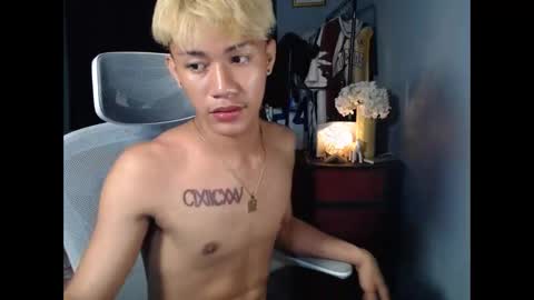Snapshot of naugthyboyloy chatting on 18, 12, 2025 Loy online show from 18, 12, 2025