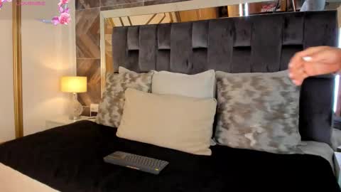    online show from 1, 11, 2025