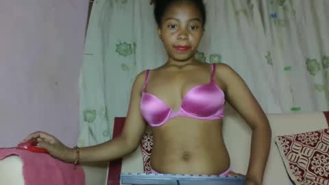 Snapshot of nayrah12 chatting on 22, 11, 2025 nayrah12 online show from 22, 11, 2025