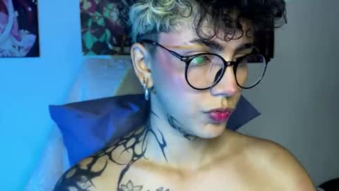 Snapshot of nazzz10 chatting on 3, 12, 2025 nazzz10 online show from 3, 12, 2025