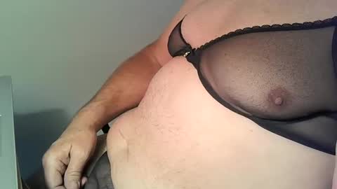 Snapshot of nbw chatting on 1, 1, 2025 nbw online show from 1, 1, 2025