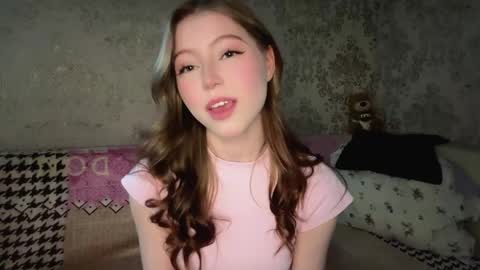 Snapshot of necolezhuang chatting on 23, 4, 2026 Necole online show from 23, 4, 2026