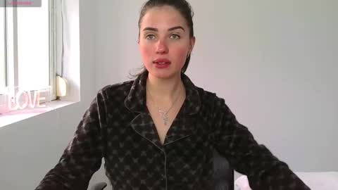 Neferutt online show from 5, 3, 2026