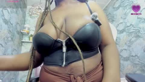 Snapshot of neffertiry_ebonny chatting on 25, 11, 2025 Nefer online show from 25, 11, 2025