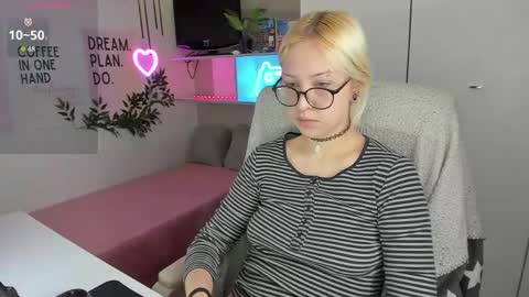 Snapshot of neko_sora chatting on 25, 4, 2026 Kate online show from 25, 4, 2026