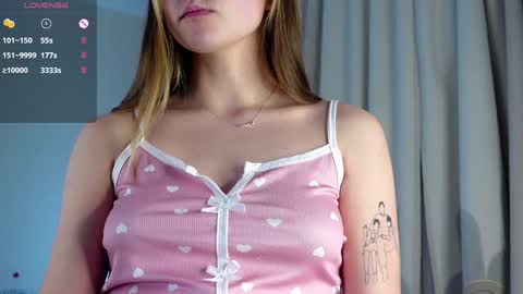 Snapshot of neldaaskins chatting on 5, 1, 2025 Lana online show from 5, 1, 2025