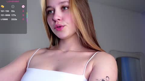 Snapshot of neldaaskins chatting on 4, 2, 2025 Lana online show from 4, 2, 2025