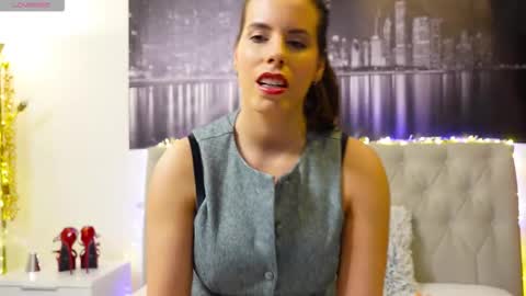 Snapshot of nenette_love chatting on 5, 3, 2026 Nenette online show from 5, 3, 2026