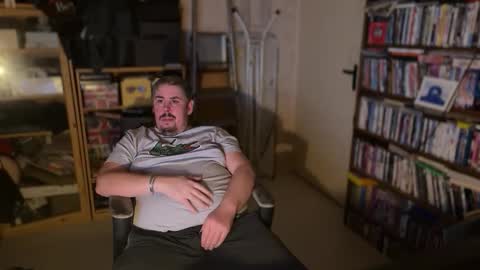 Snapshot of neofleet chatting on 28, 10, 2025 Alex online show from 28, 10, 2025