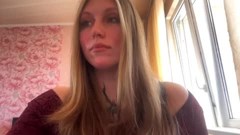 Snapshot of neomimaddern chatting on 6, 4, 2026 neomimaddern online show from 6, 4, 2026