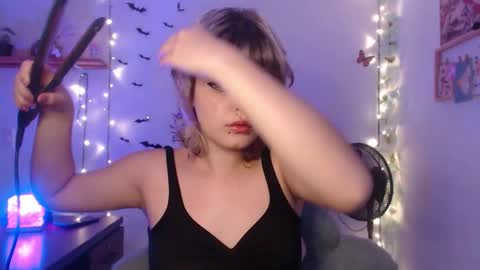 Snapshot of neurotic_witch chatting on 26, 9, 2025 Mar online show from 26, 9, 2025