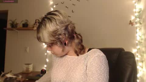 Snapshot of neurotic_witch chatting on 2, 10, 2025 Mar online show from 2, 10, 2025