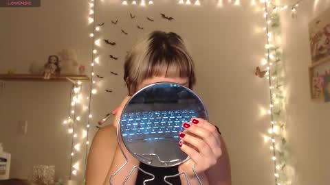 Snapshot of neurotic_witch chatting on 6, 10, 2025 Mar online show from 6, 10, 2025