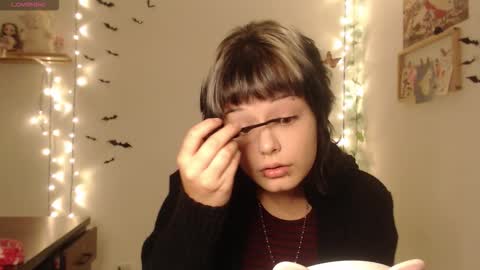 Snapshot of neurotic_witch chatting on 16, 10, 2025 Mar online show from 16, 10, 2025