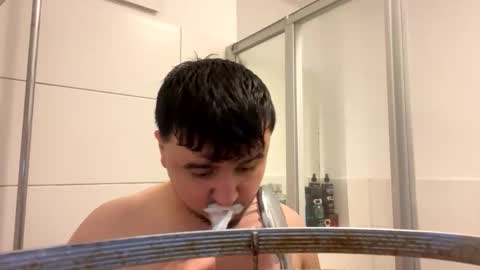 Snapshot of new18_years chatting on 14, 12, 2025 Joung Boy online show from 14, 12, 2025